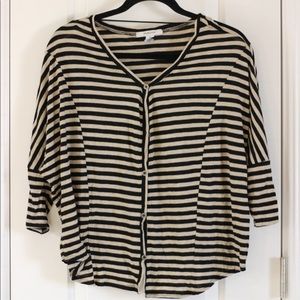 3/4 length buttoned asymmetrical shirt